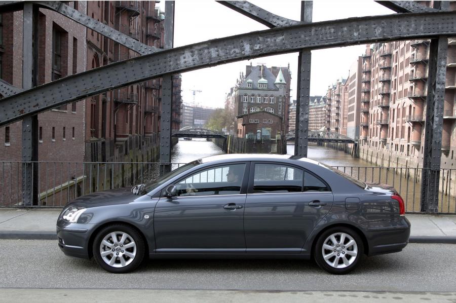  Toyota Avensis 2003 года  (фото 26 из 114)
